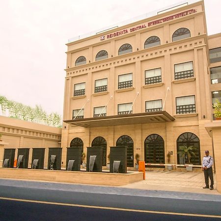 Regenta Central Amritsar Esterno foto