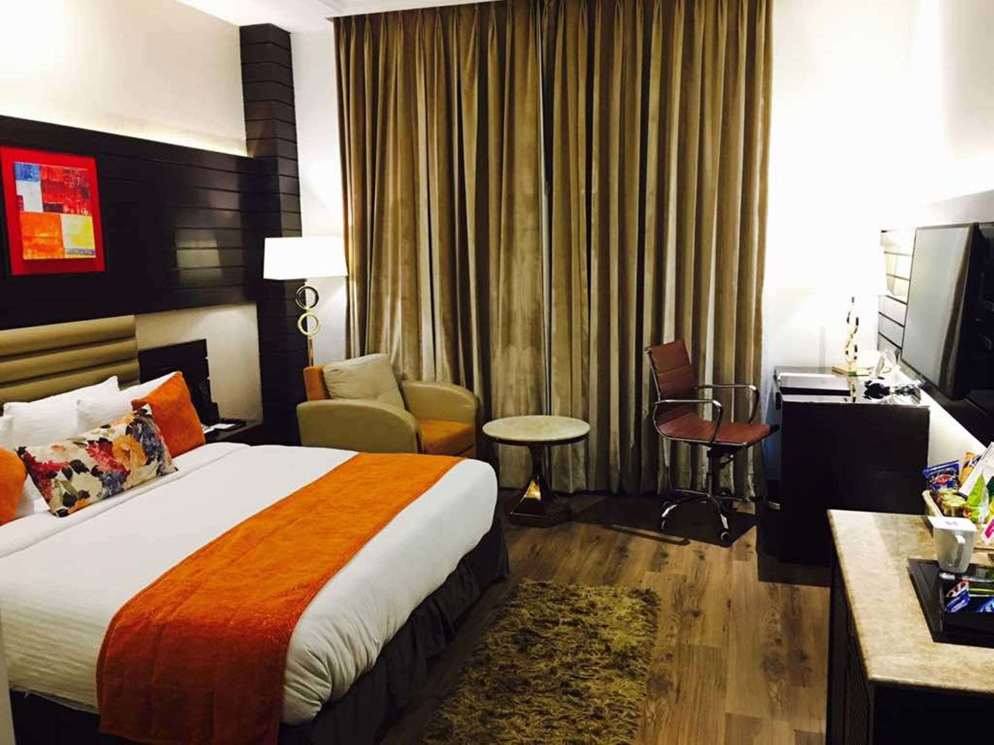 Regenta Central Amritsar Esterno foto
